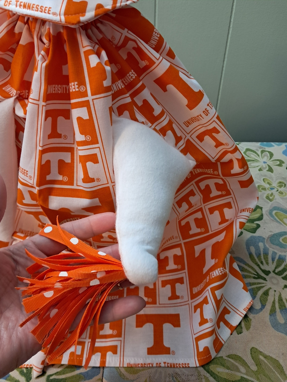 4043 University of Tennessee Orange Fabric Porch Goose With A Hat. - Picture 2 of 5